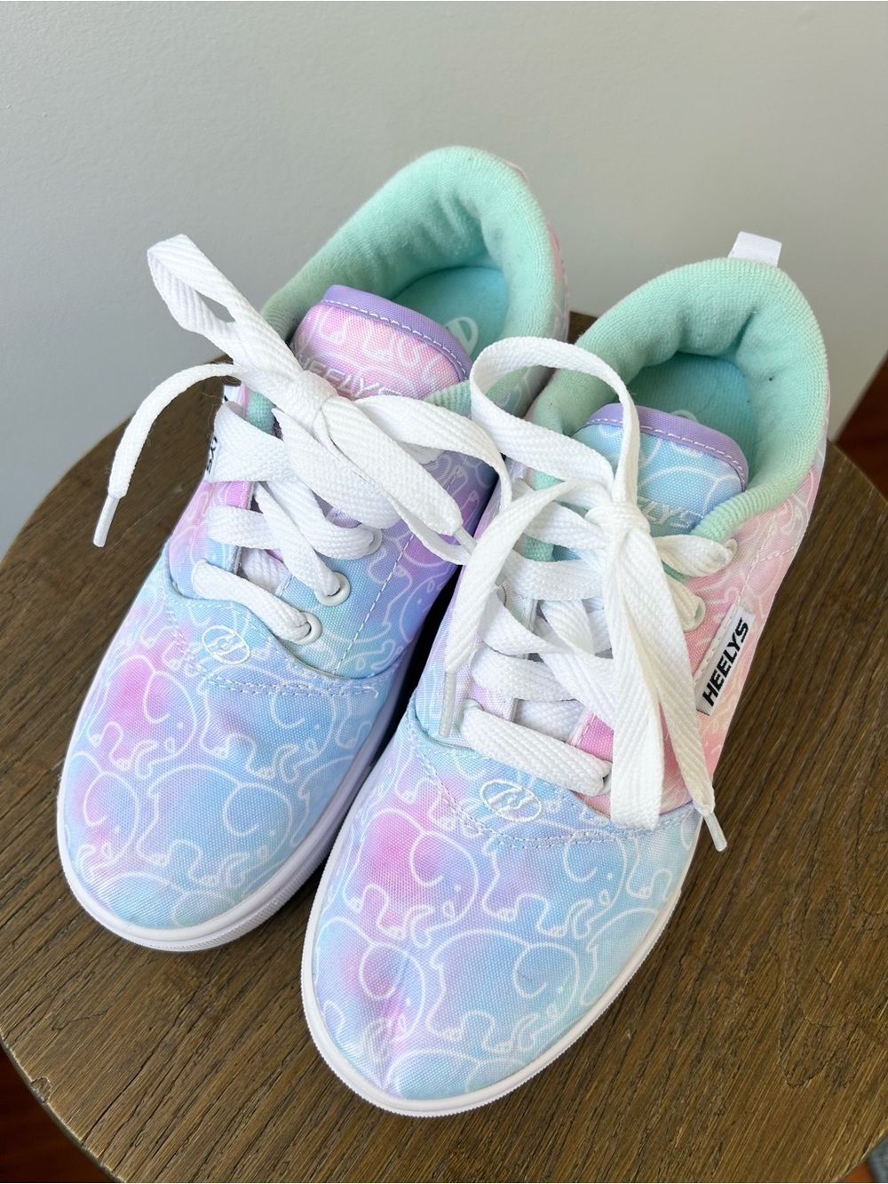 Heelys girls sneakers with interchangeable wheel in heel